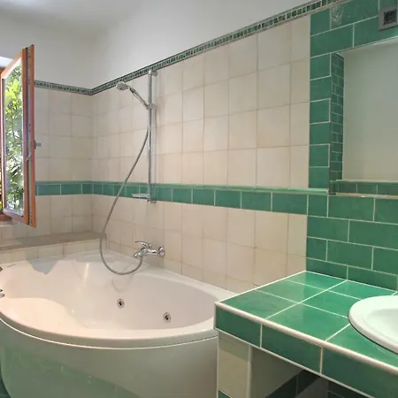 Spacious In Parecag With A Swimming Pool Sečovlje