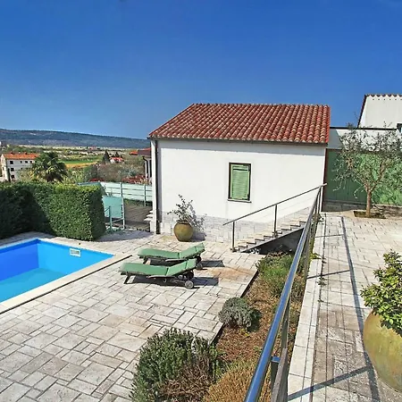 Villa Spacious In Parecag With A Swimming Pool Secovlje