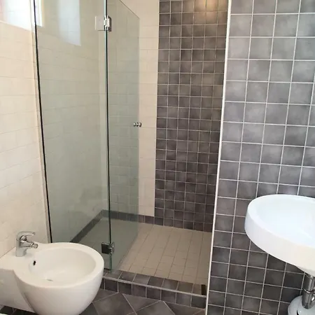Villa Spacious In Parecag With A Swimming Pool *